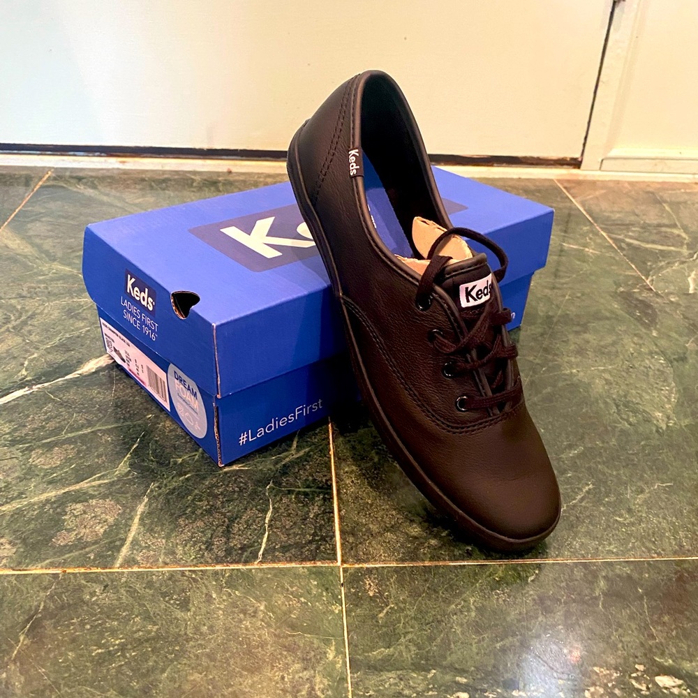 Black leather champion oxfords. 9S (narrow), new in box.